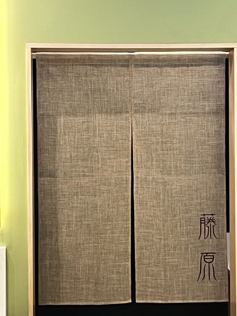 製作事例（お鮨屋さんの暖簾）を追加しました。